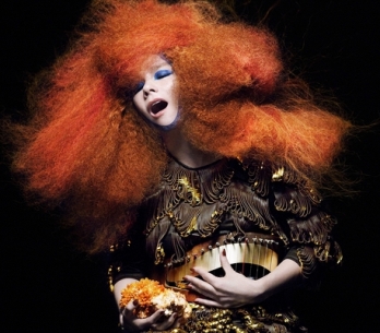 Björk ruší koncerty. Vystoupí na Colours Of Ostrava?